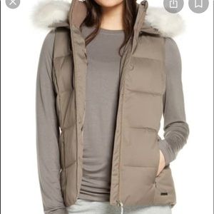 Sweaty Betty size M hooded puffer vest with faux fur trim